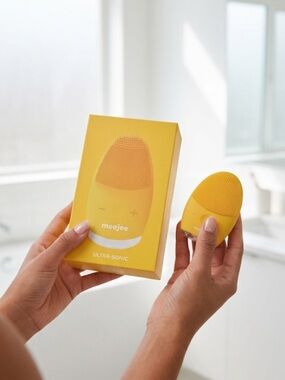✨NWT Meejee Facial Cleanser
